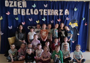Dzieci z grupy Słoneczka podczas Dnia Bibliotekarza